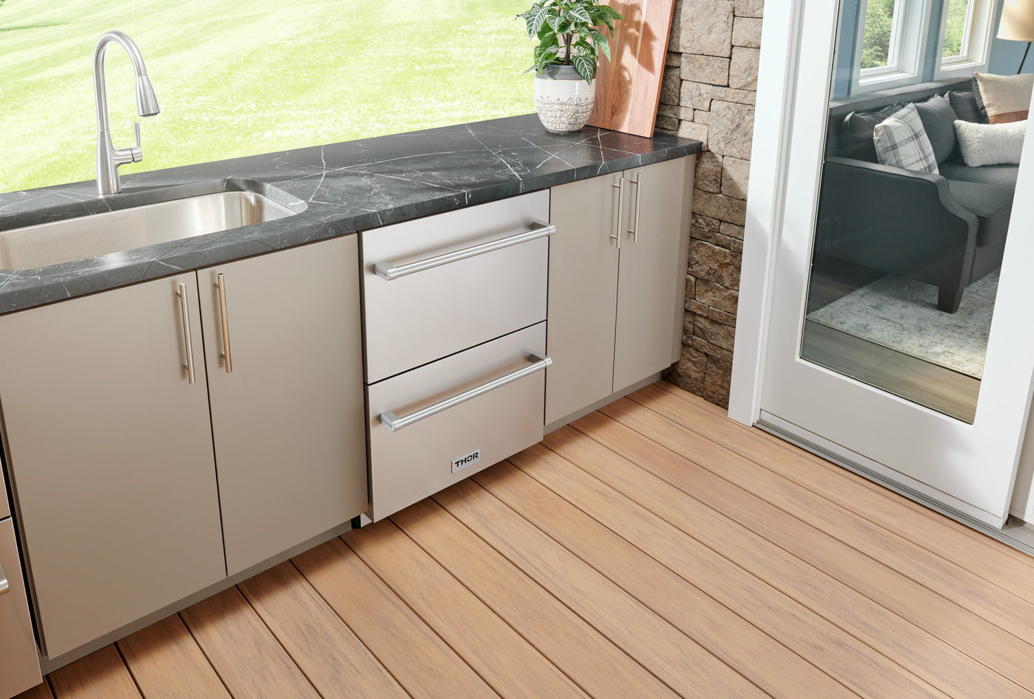 Outdoor Kitchen